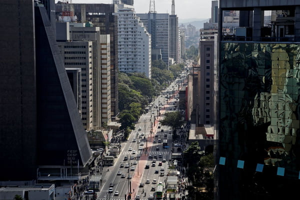 foto colorida de vista aérea da Avenida Paulista, em SP - Metrópoles