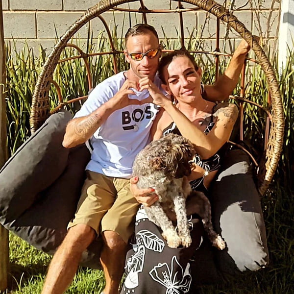 Foto colorida do Casal Maloka - Metrópoles