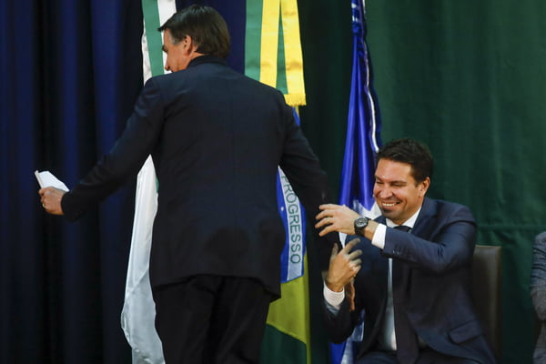Foto colorida do presidente jair Bolsonaro e o Deputado Alexandre Ramagem (PL-RJ) - Metrópoles