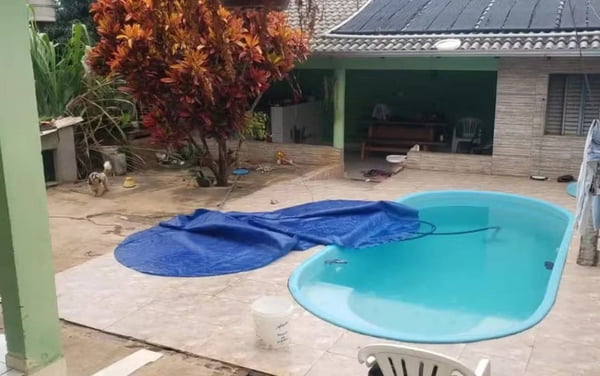 imagem colorida piscina lona onde bebe morreu afogada anapolis