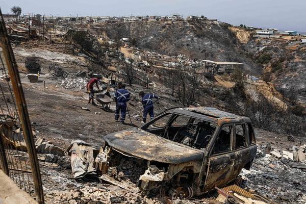 Incêndio florestais no Chile atingiram cidades e mortes já passam de 100