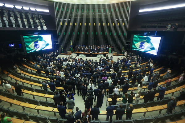 imagem colorida mostra plenário da Câmara dos deputados - Metrópoles