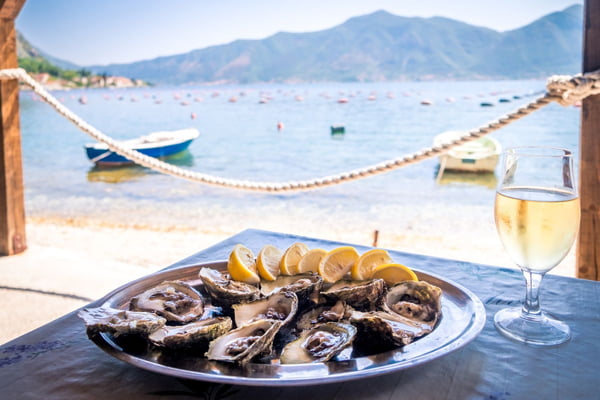 prato de ostras na beira da praia