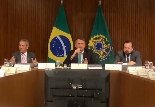 Foto colorida de reunião com Bolsonaro e ministros - Metrópoles