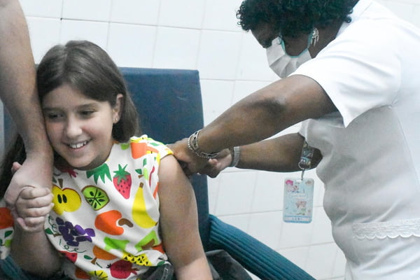 DF assina Pacto Nacional pelo aumento da vacinação no país