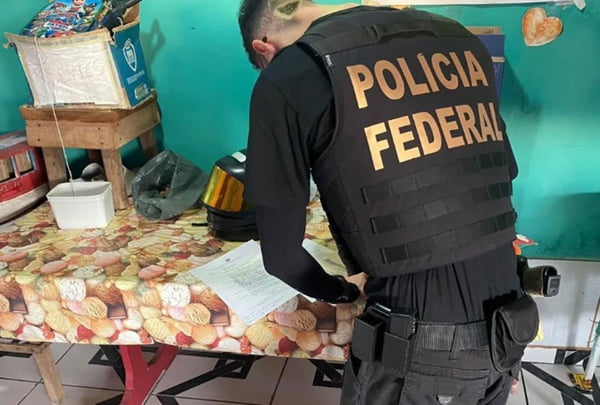 Foto colorida de uma operação da Polícia Federal - Metrópoles