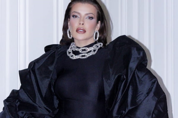 Jaquelline posa de look preto na Semana da Moda de Milão - Metrópoles