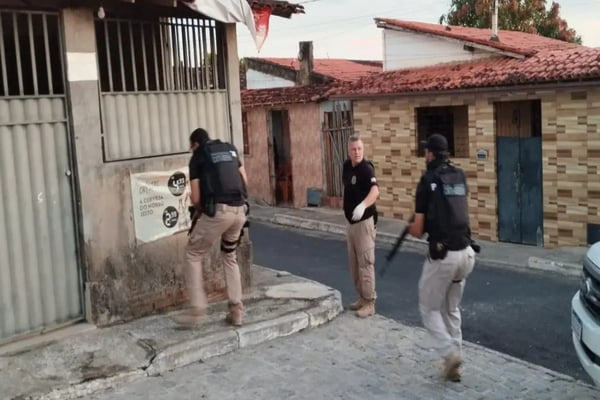 Policiais Civis cumprindo mandado de prisão Operação Hera
