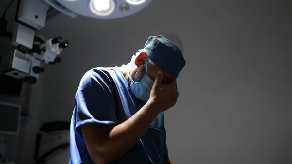 Hospitais ingleses são acusados de amputar seis pacientes por engano