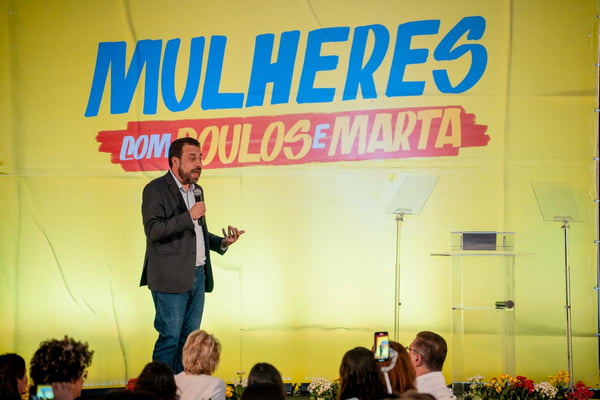 Guilherme Boulos durante evento de 8/3 - Metrópoles
