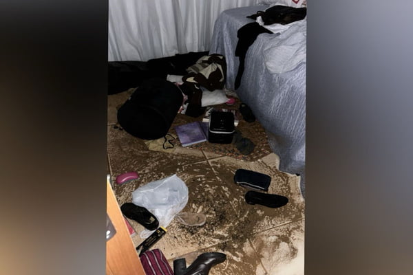 Uma moradora do Céu Azul, em Valparaíso (GO) teve seu apartamento completamente inundado devido as fortes chuvas que atingiram a região neste fim de semana. 