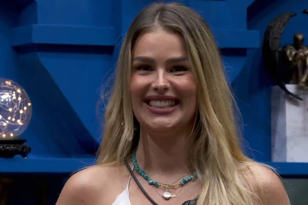 foto colorida do rosto de Yasmin Brunet sorrindo - metrópoles