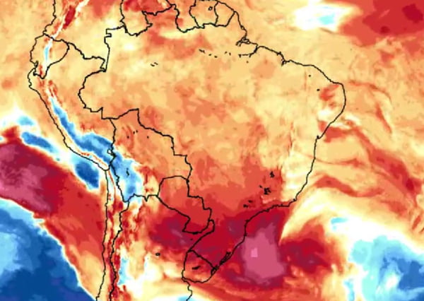 Imagem colorida de satélite que mostra onda de calor sobre continente brasileiro bolha de calor - Metrópoles