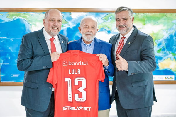 Pé-quente: Lula recebe presidente do Inter antes de vencer Nova Iguaçu