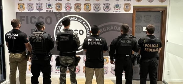 Imagem colorida de integrantes de força tarefa contra crime organizado na Paraíba , que interromperam uma sessão de tortura - Metrópoles