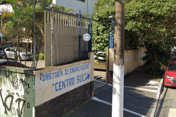 imagem colorida mostra fachada da diretoria de ensino centro sul - metrópoles