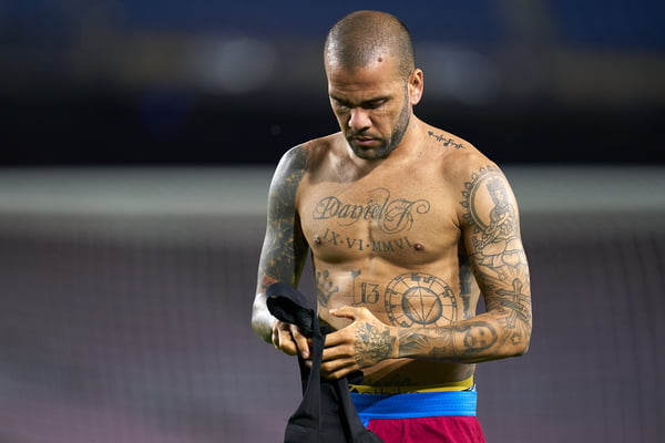 Além de 1 milhão de euros como fiança, Daniel Alves precisa cumprir uma série de medidas para permanecer fora da cadeia