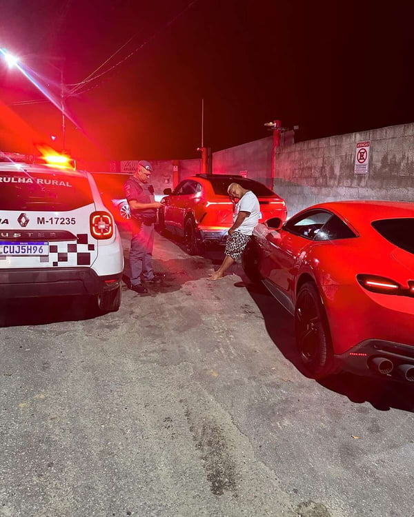 MC Ryan SP é abordado pela polícia em blitz com Porsche - Metrópoles