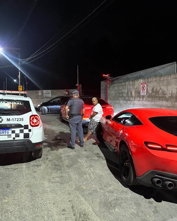 MC Ryan SP é abordado pela polícia em blitz com Porsche - Metrópoles