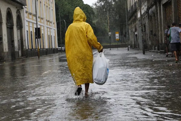 Final de semana no litoral da Bahia será de chuvas intensas, diz Inmet