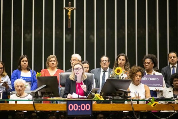 Câmara dos Deputados tem sessão em homenagem à memória de Marielle Franco e Anderson Gomes (2)-compressed