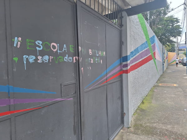 imagem colorida mostra fachada da escola thomazia montoro; professores reclamam da falta de atendimento psicológico - metrópoles