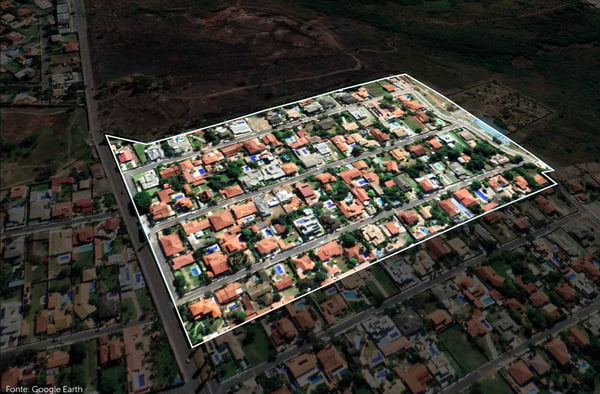 Imagem colorida de um condomínio registrado por dia - Metrópoles