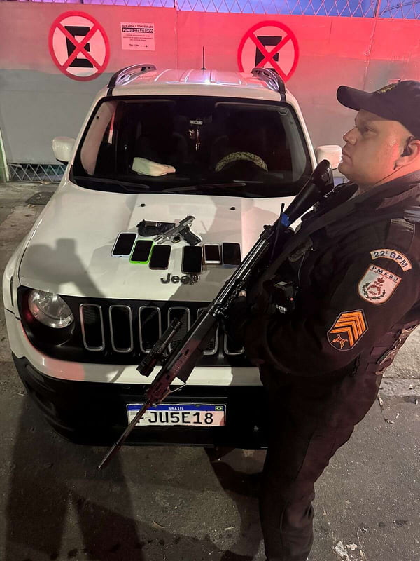 Material apreendido no carro em que estavam Samara Mapoua e cinco amigos - Metrópoles