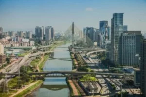 Imagem colorida da Cidade de São Paulo. Metrópoles