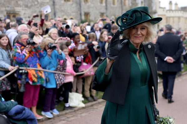 Saiba o real motivo da rainha Camilla ter usado verde na Páscoa