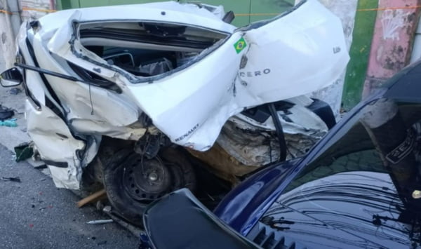 foto colorida de Porsche em alta velocidade que provocou morte de uma pessoa em acidente no Tatuapé - Metrópoles