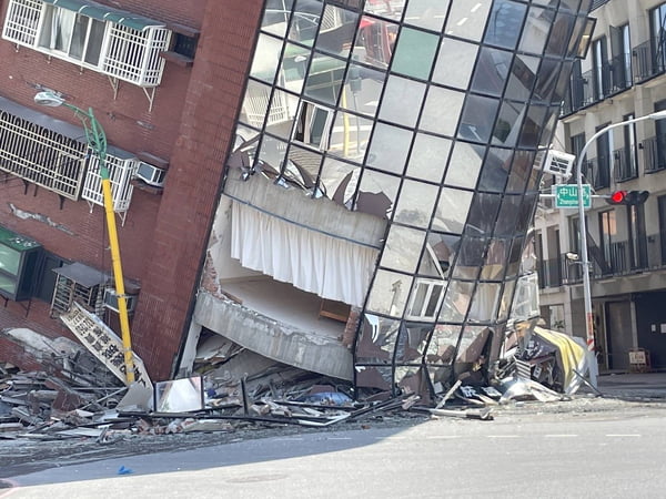 Prédio desaba devido a terremoto em Taipei, Taiwan - Metrópoles