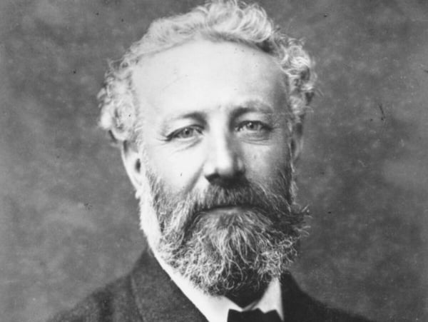 Foto em preto e branco do escritor Júlio Verne - Metrópoles