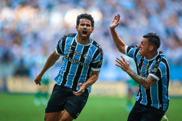 Diego Costa comemora com o Grêmio