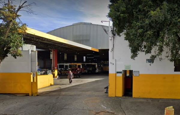 foto colorida da garagem da viação UpBus, na zona leste, um dos alvos da operação do MP - Metrópoles