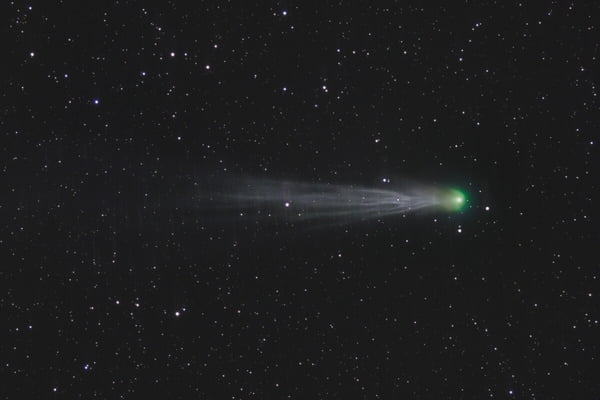 Imagem colorida de cometa 12P/Pons-Brooks - Metrópoles