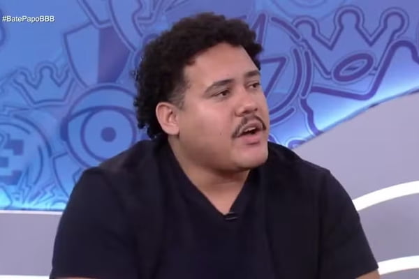 Lucas Henrique, o Buda, do BBB24 participa do Bae-Papo BBB após eliminação - Metrópoles