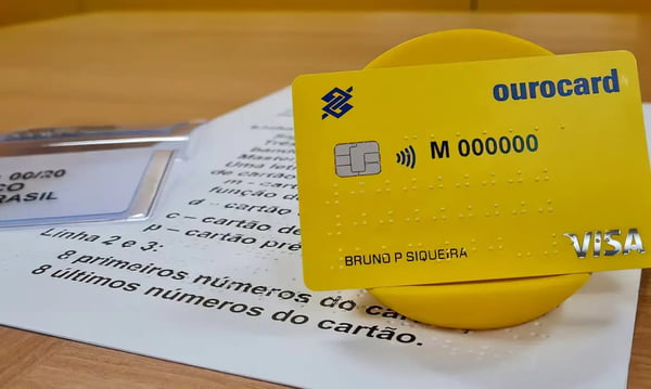 Cartão totalmente em braile do Banco do Brasil - Metrópoles