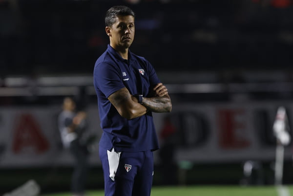 Pressionado, Carpini responde críticas com triunfo do São Paulo