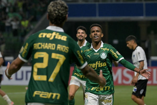 Palmeiras vence a 1ª na Libertadores; Cruzeiro empata na Sul-Americana