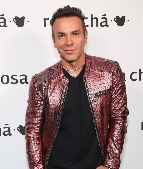 Matheus Mazzafera posa durante um evento - Metrópoles