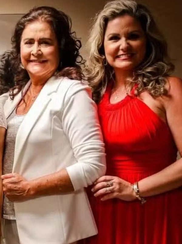 cantora Joanna com a esposa, a cantora católica Karine Keldani
