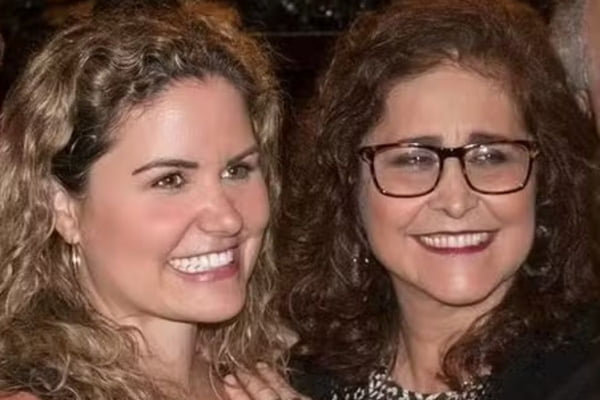 cantora Joanna com a esposa, a cantora católica Karine Keldani