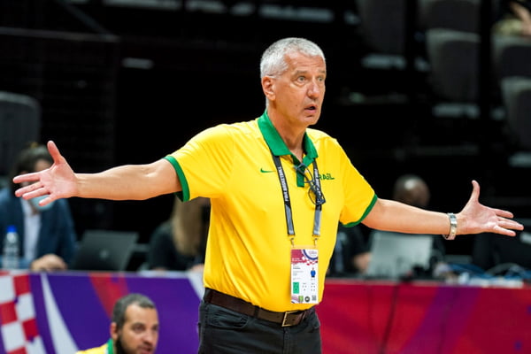 Imagem colorida de novo treinador da Seleção Brasileira de BAsquete- Metrópoles