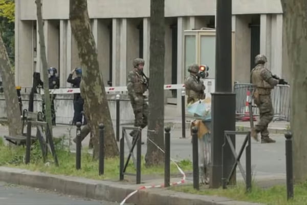 Cerco ao consulado do Irã em Paris por suspeita de bomba - Metrópoles