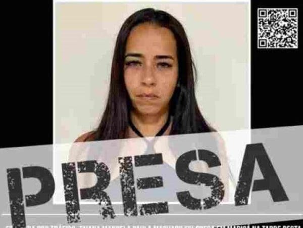 Fotografia de mulher que era procurada e foi presa em Maricá