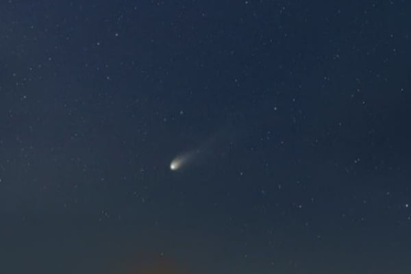 Imagem colorida do Cometa do Diabo