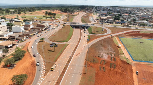 Imagem colorida de viaduto entre Itapoã e Paranoá