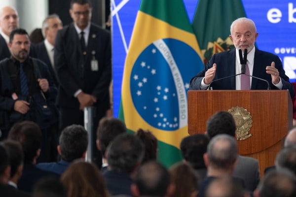 Lula anuncia programa Acredita