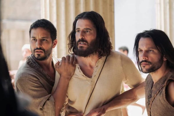 foto colorida de cena da série The Chosen